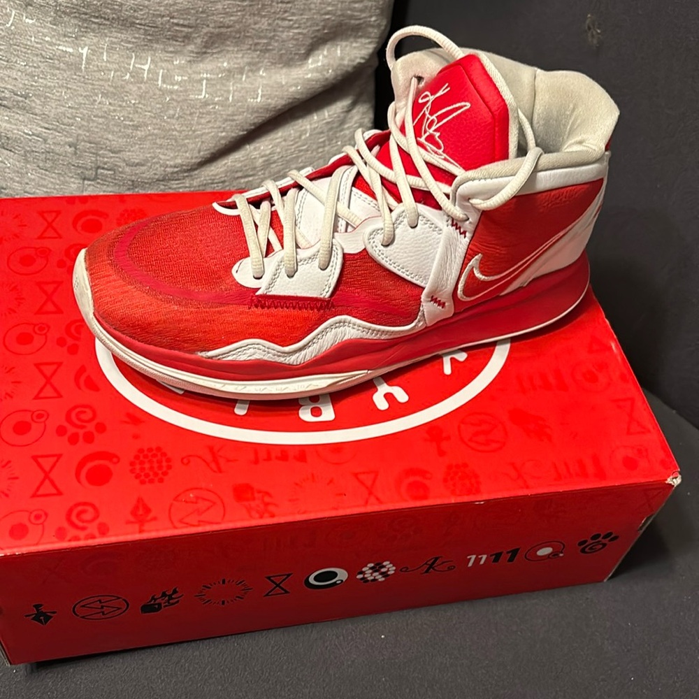 Basketball shoes